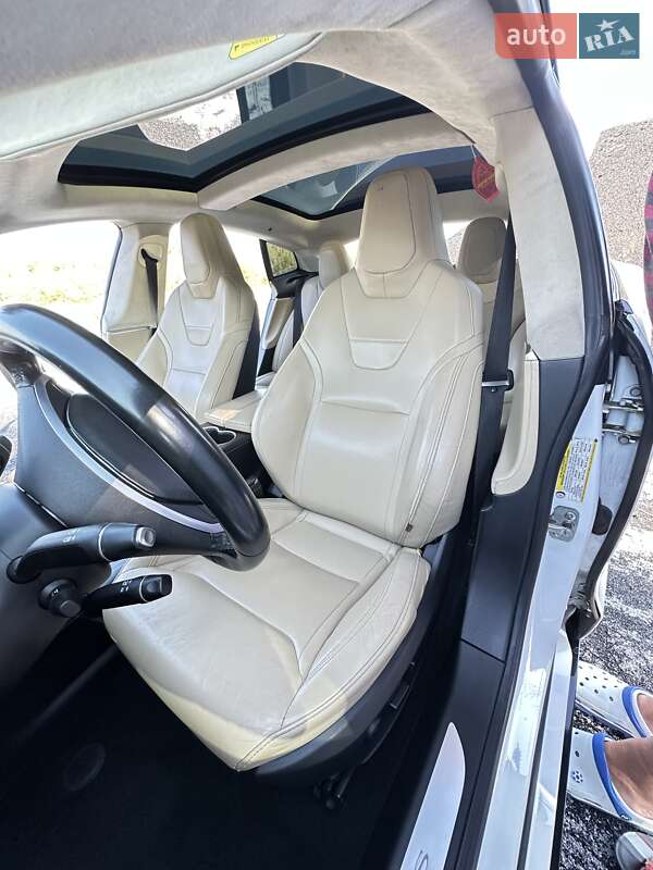 Лифтбек Tesla Model S 2016 в Черкассах