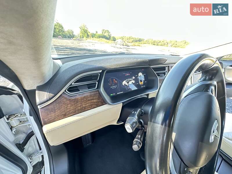 Лифтбек Tesla Model S 2016 в Черкассах