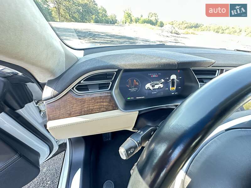 Лифтбек Tesla Model S 2016 в Черкассах