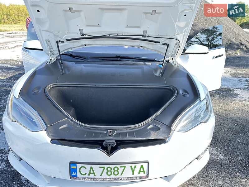 Лифтбек Tesla Model S 2016 в Черкассах