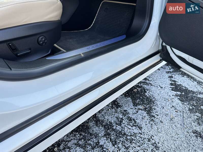 Лифтбек Tesla Model S 2016 в Черкассах