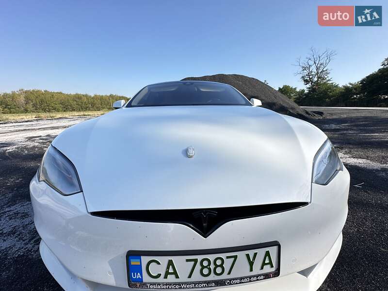 Лифтбек Tesla Model S 2016 в Черкассах