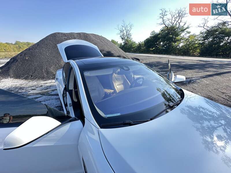 Лифтбек Tesla Model S 2016 в Черкассах