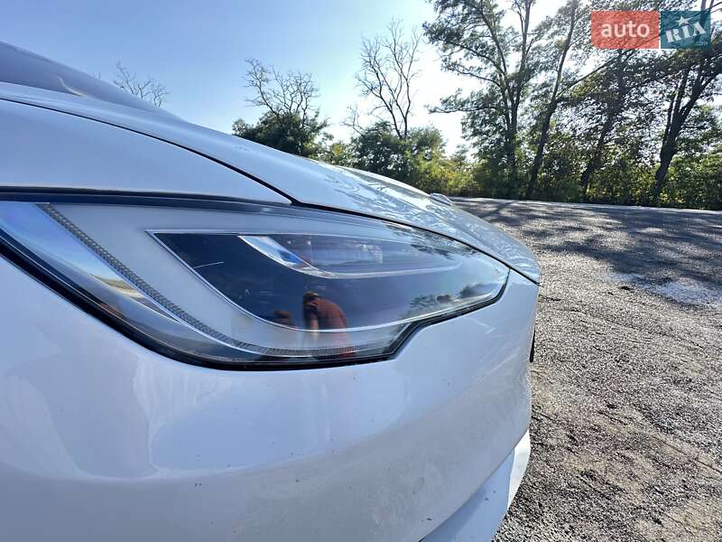 Лифтбек Tesla Model S 2016 в Черкассах