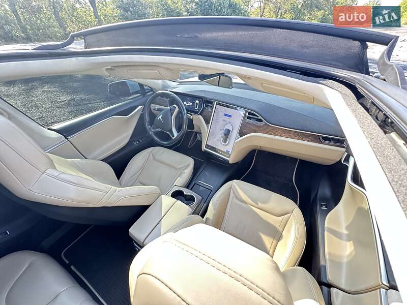 Лифтбек Tesla Model S 2016 в Черкассах