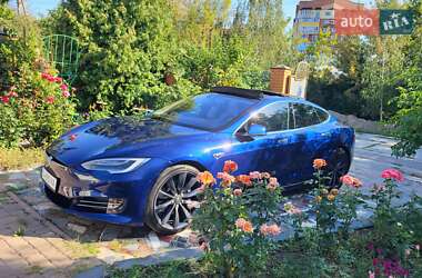 Ліфтбек Tesla Model S 2016 в 