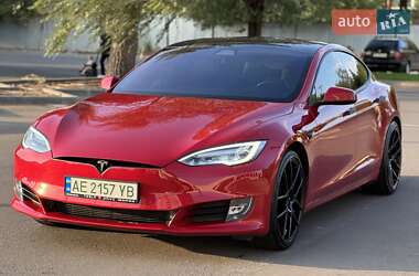 Лифтбек Tesla Model S 2017 в 