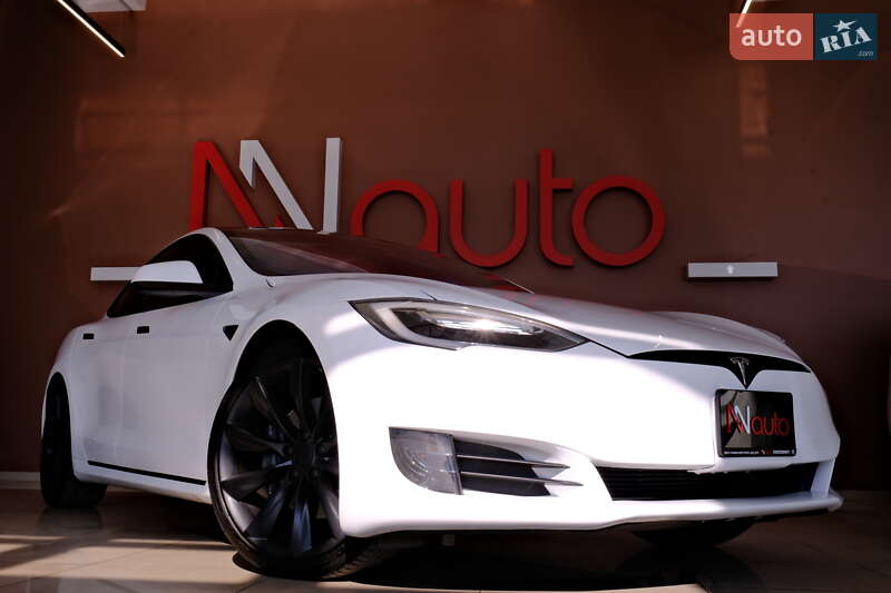 Ліфтбек Tesla Model S 2016 в Одесі