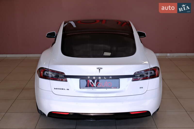 Ліфтбек Tesla Model S 2016 в Одесі