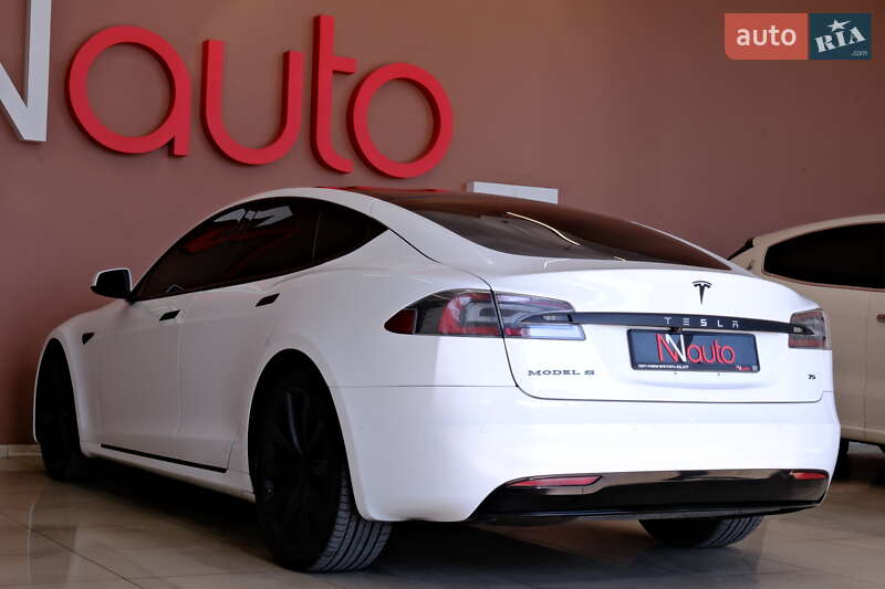 Ліфтбек Tesla Model S 2016 в Одесі