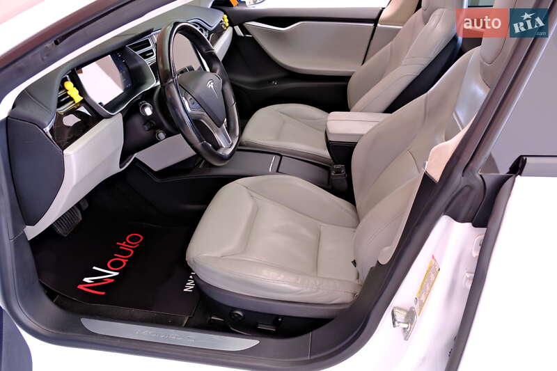 Ліфтбек Tesla Model S 2016 в Одесі