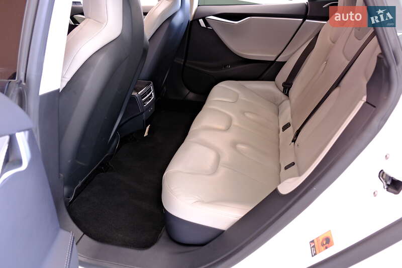 Ліфтбек Tesla Model S 2016 в Одесі