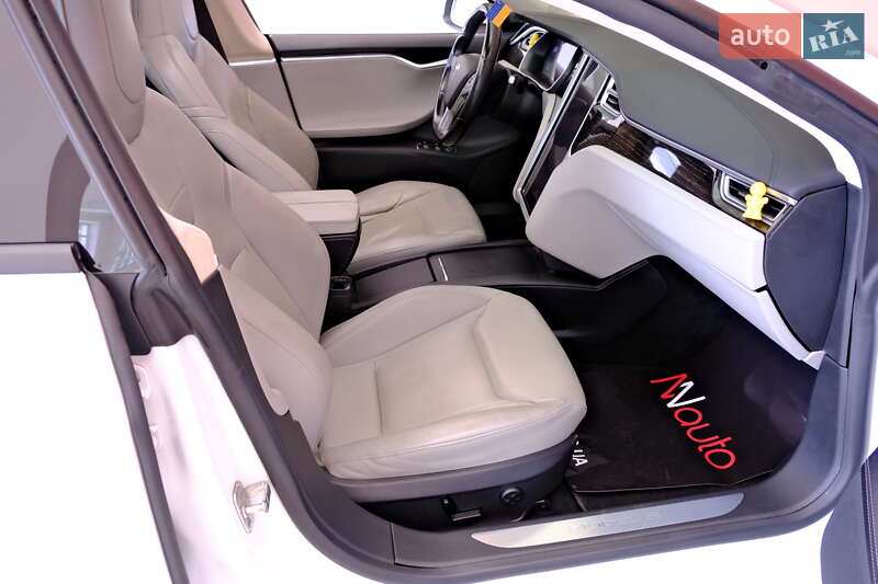 Ліфтбек Tesla Model S 2016 в Одесі