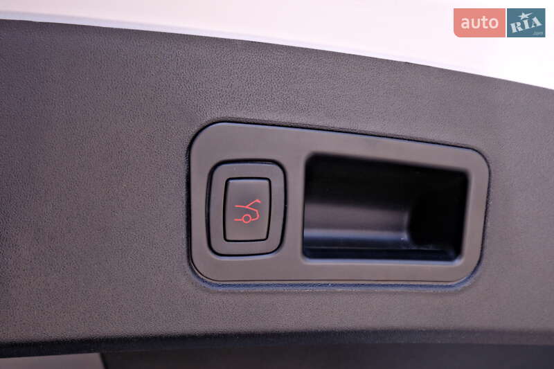 Ліфтбек Tesla Model S 2016 в Одесі