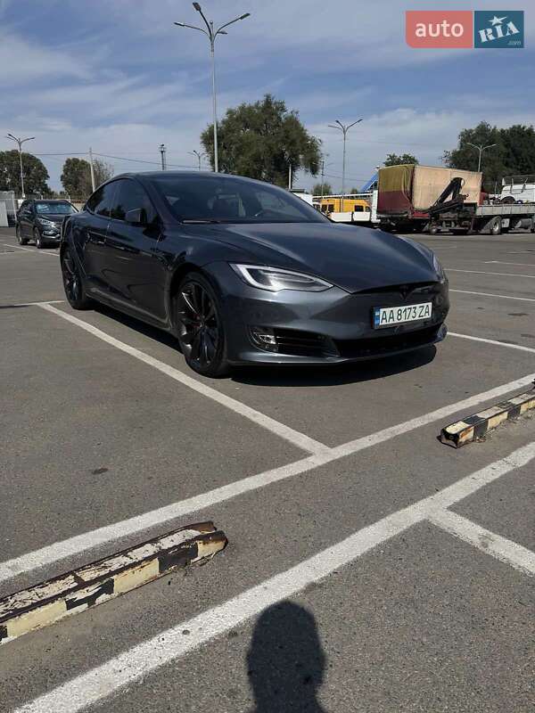 Лифтбек Tesla Model S 2017 в Днепре