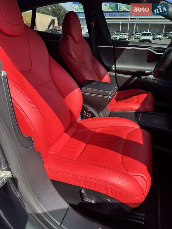 Лифтбек Tesla Model S 2017 в Днепре