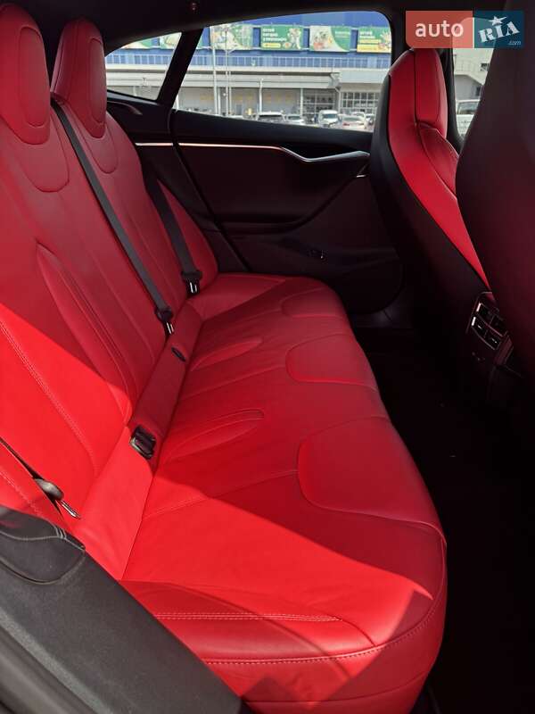 Лифтбек Tesla Model S 2017 в Днепре