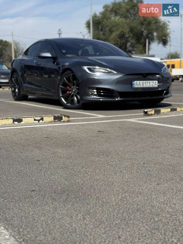 Лифтбек Tesla Model S 2017 в Днепре
