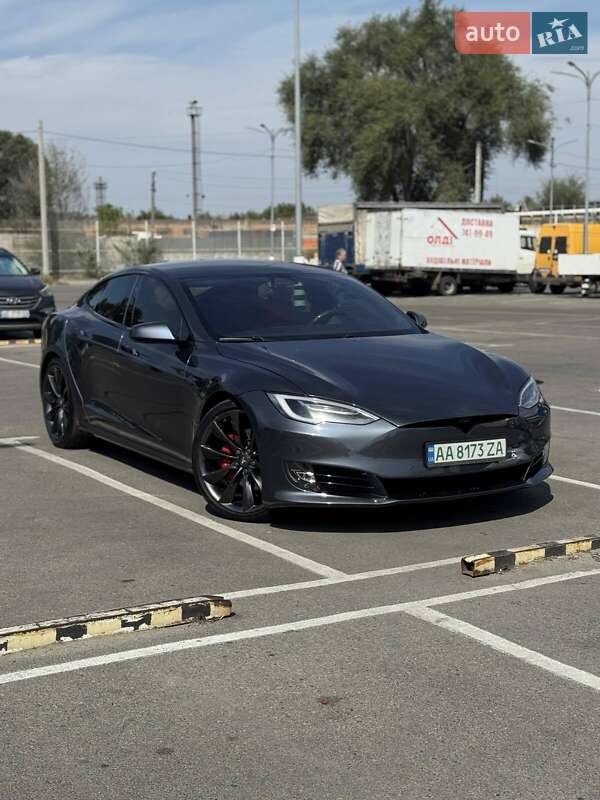 Лифтбек Tesla Model S 2017 в Днепре