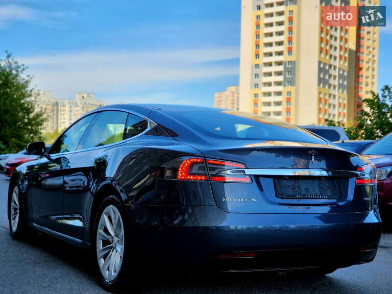 Ліфтбек Tesla Model S 2019 в Києві