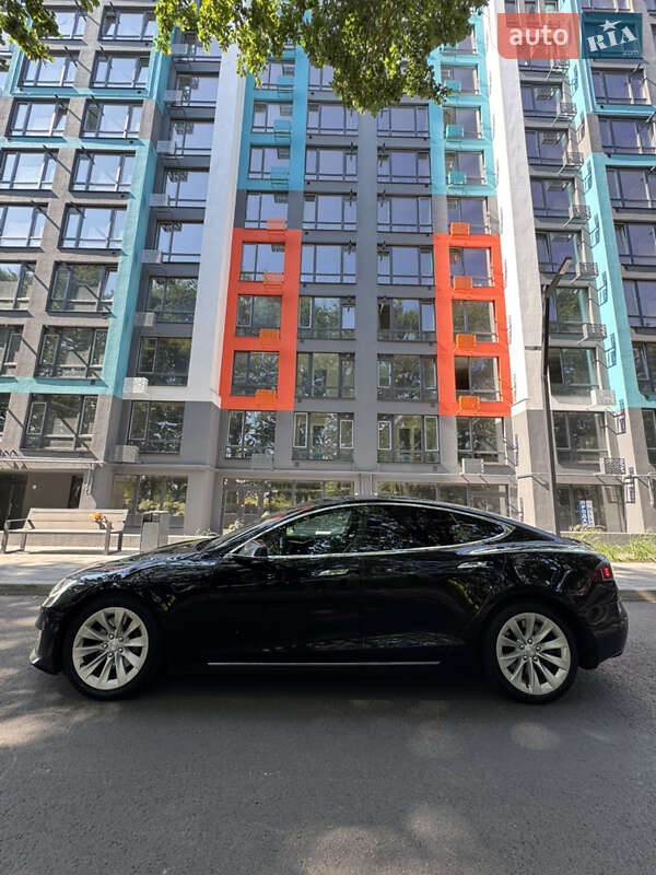 Лифтбек Tesla Model S 2017 в Чернигове