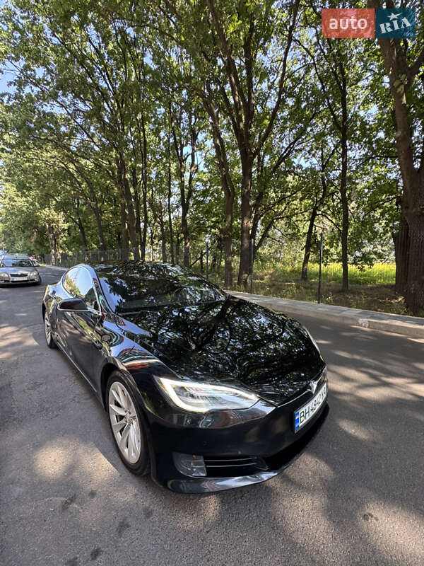 Лифтбек Tesla Model S 2017 в Чернигове