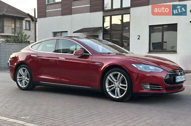 Лифтбек Tesla Model S 2015 в 