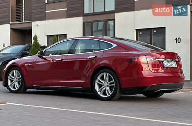 Лифтбек Tesla Model S 2015 в 