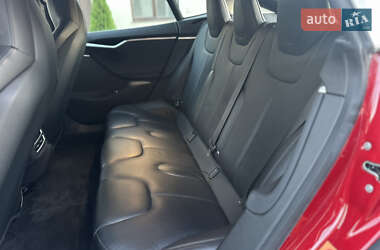 Лифтбек Tesla Model S 2015 в 