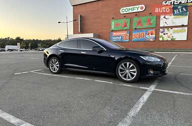Лифтбек Tesla Model S 2013 в 