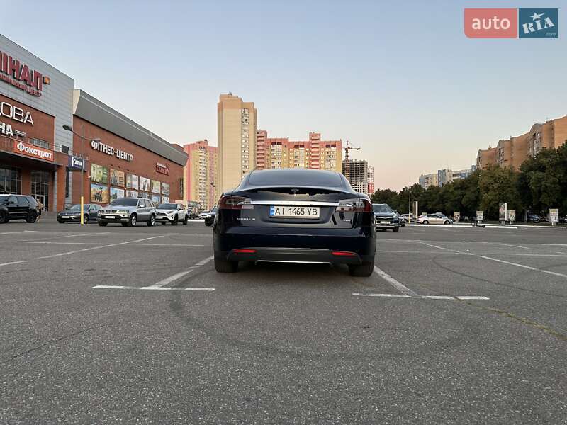 Ліфтбек Tesla Model S 2013 в Києві