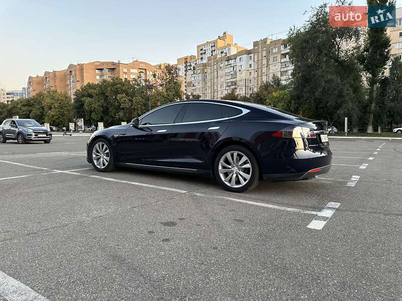 Ліфтбек Tesla Model S 2013 в Києві