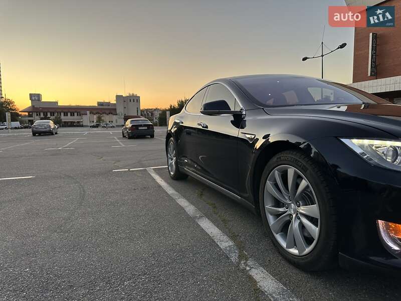 Ліфтбек Tesla Model S 2013 в Києві