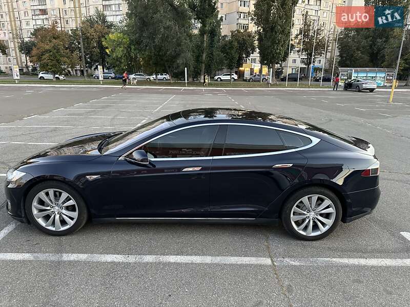 Ліфтбек Tesla Model S 2013 в Києві