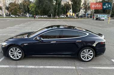 Лифтбек Tesla Model S 2013 в 