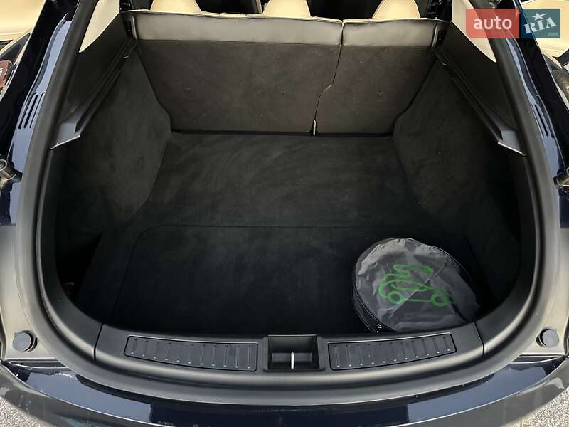 Ліфтбек Tesla Model S 2013 в Києві