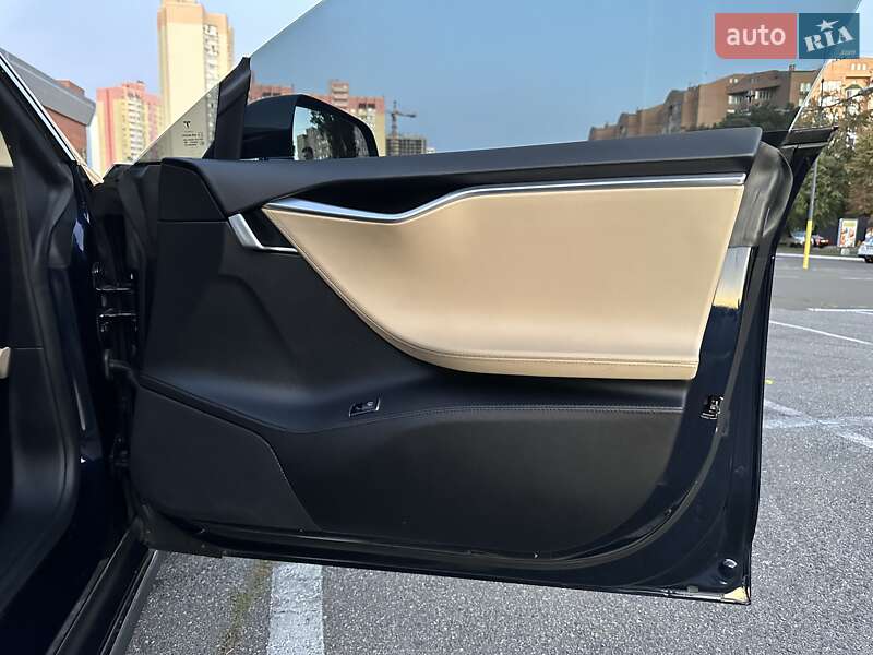 Ліфтбек Tesla Model S 2013 в Києві