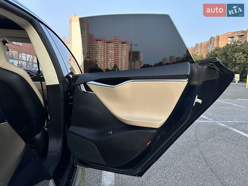 Ліфтбек Tesla Model S 2013 в Києві