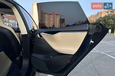 Лифтбек Tesla Model S 2013 в 