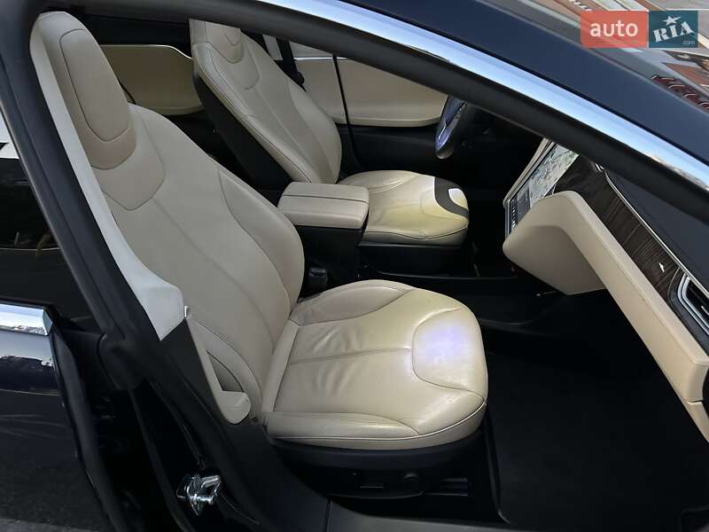 Ліфтбек Tesla Model S 2013 в Києві