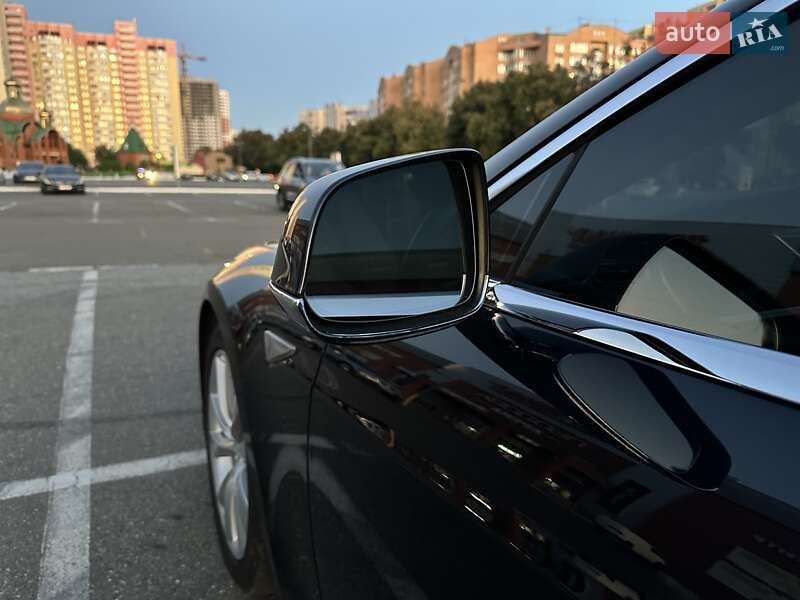 Ліфтбек Tesla Model S 2013 в Києві