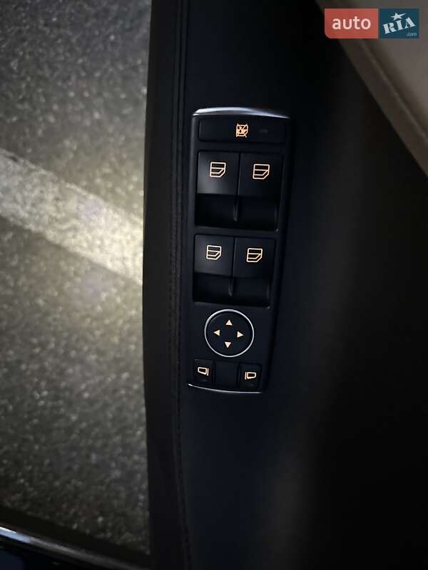 Ліфтбек Tesla Model S 2013 в Києві