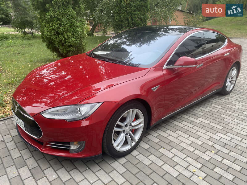 Лифтбек Tesla Model S 2016 в Житомире