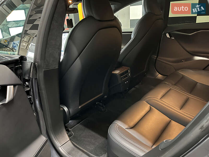 Лифтбек Tesla Model S 2020 в Луцке