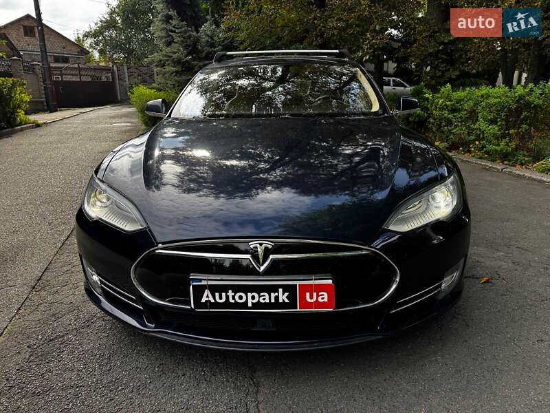 Лифтбек Tesla Model S 2015 в Киеве