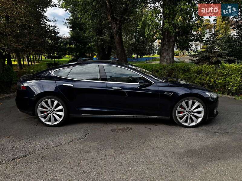 Лифтбек Tesla Model S 2015 в Киеве