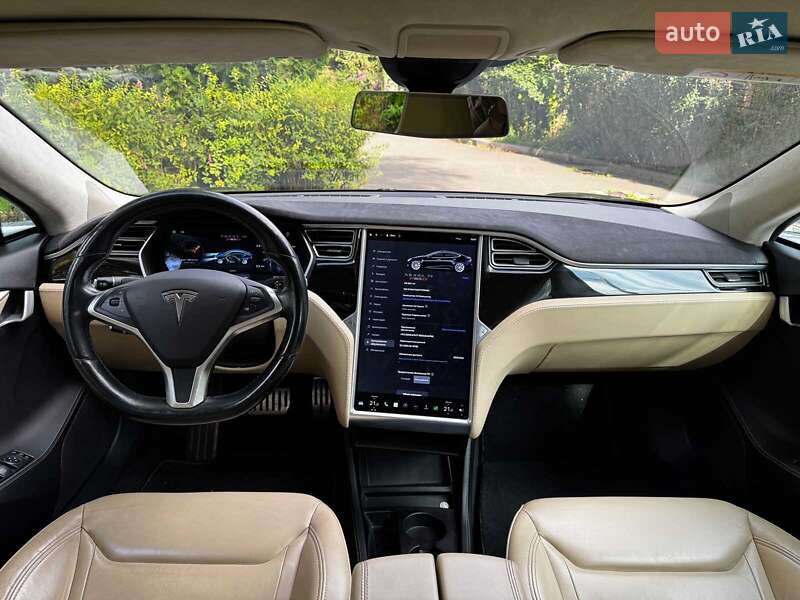 Лифтбек Tesla Model S 2015 в Киеве