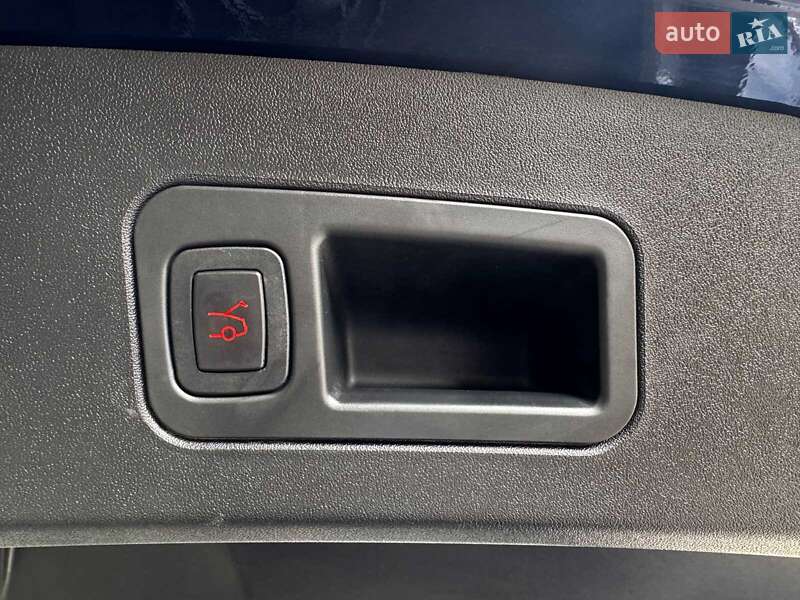 Лифтбек Tesla Model S 2015 в Киеве