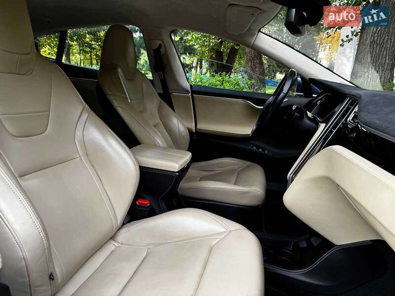 Лифтбек Tesla Model S 2015 в Киеве