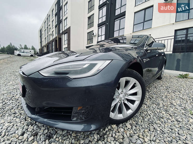 Лифтбек Tesla Model S 2017 в 